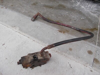 Farmall 560 460 RC IH tractor hydraulic valve block w/ rear rubber outlet hose