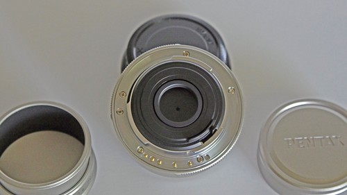 HD Pentax-DA 70mm f2.4 Limited Silver - Picture 4 of 6