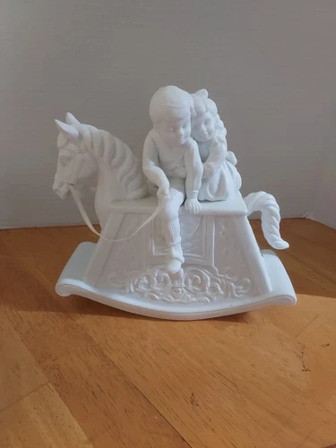 Winter Silhouette Sharing A Christmas Moment Music Box Department 56