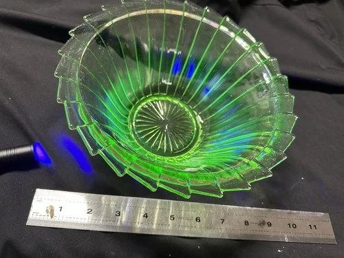 1930s Jeanette Vaseline Sierra Pinwheel 8.5" Uranium Glass Fruit Bowl