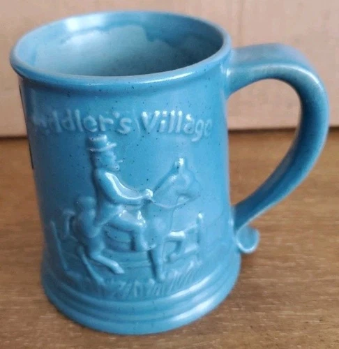 VINTAGE CHATHAM POTTERS PEDDLER'S VILLAGE 4" TALL BLUE STONEWARE MUG W/ STICKER 