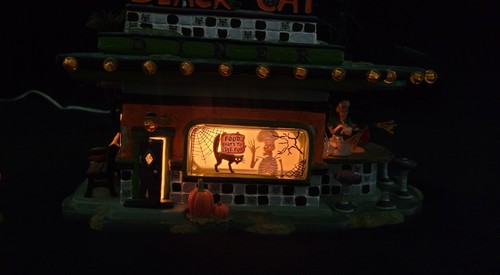 Vintage Dept 56 Snow Village Halloween: Black Cat Diner Gift Set #55319 READ - Picture 5 of 24
