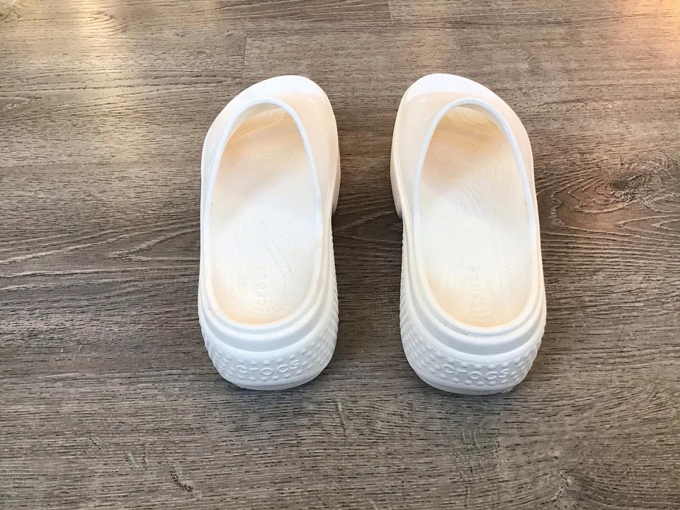 Sandalias Crocs Stomp para mujer blancas talla 9 plataforma gruesas 209346 sin cordones Foto 3 de 4