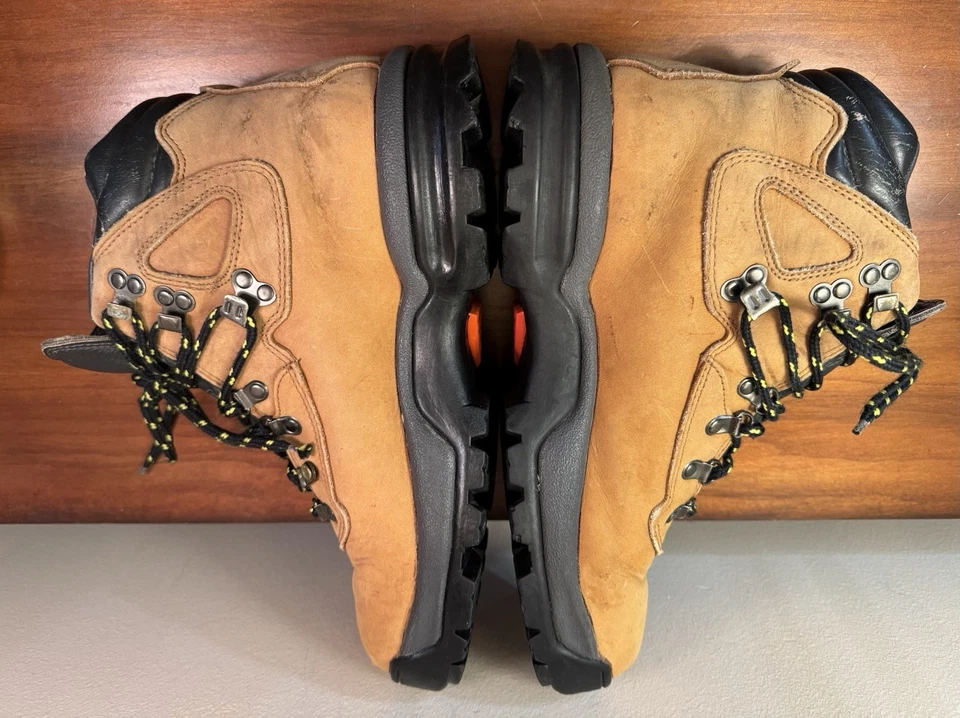 Botas Goretex de gamuza tostada Nike Air ACG de colección para hombre 11 suelas negras Foto 3 de 4