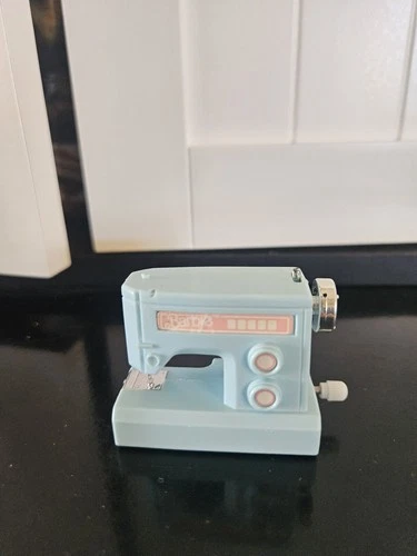 VINTAGE 1989 MATTEL BARBIE WIND UP SEWING MACHINE WORKS!
