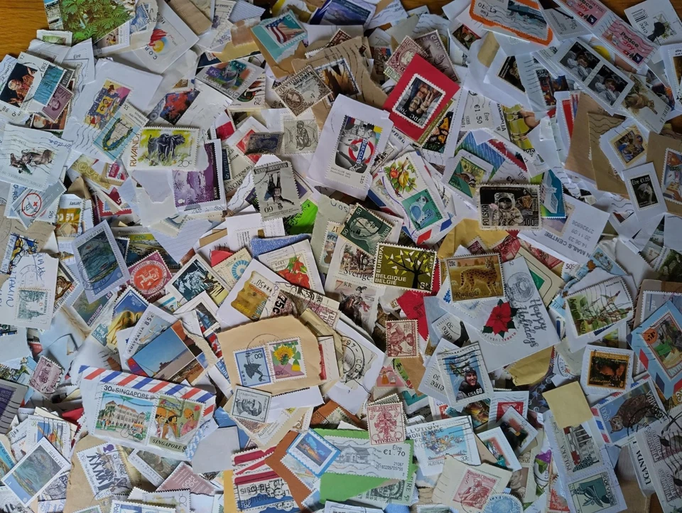 690g Foreign Kiloware On / Off Paper - Image 2 of 3