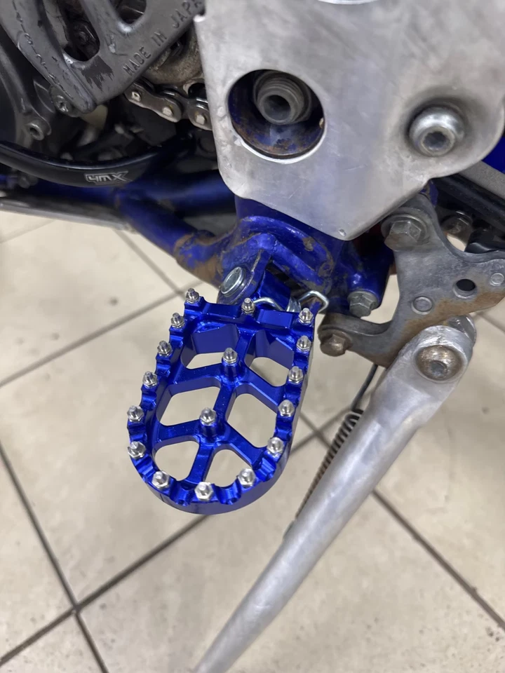 BLUE Footrest Foot Pegs For YAMAHA YZ85 YZ125 YZ250 YZ450F WR250F 450F Tenere700 - Изображение 3 из 4
