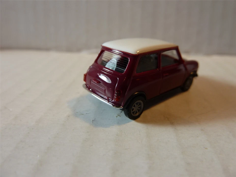 Herpa Mini Cooper rosso 57143 sicurezza nel traffico con preservativo HO 1:87... - Immagine 3 di 4