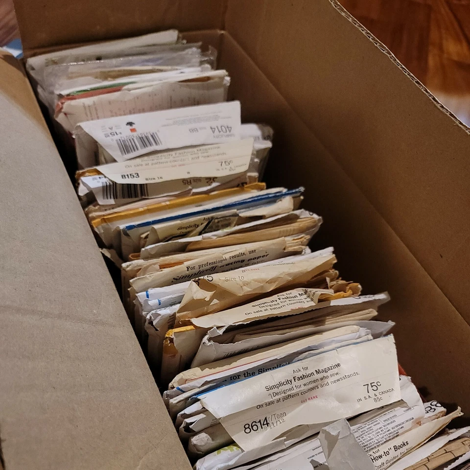 Lot of 210 Vintage Assorted Sewing Patterns Simplicity-Butterick-McCall's-Vogue - Image 2 of 4