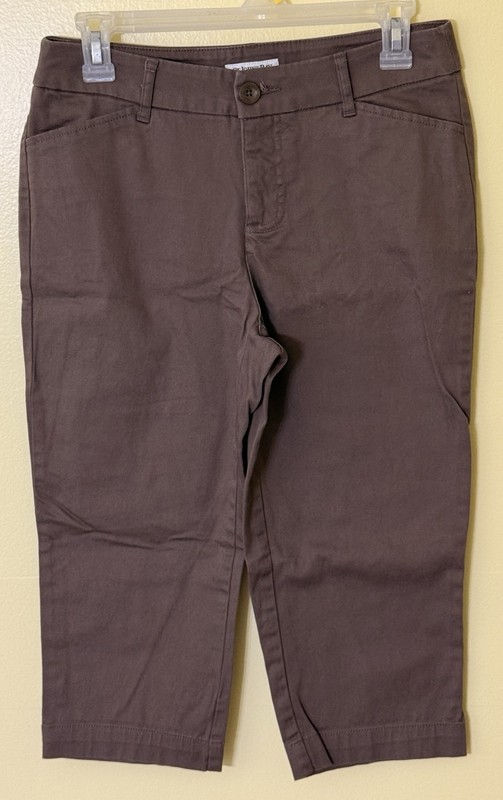 ST. JOHN'S BAY Women's Capris  BROWN  Size 4