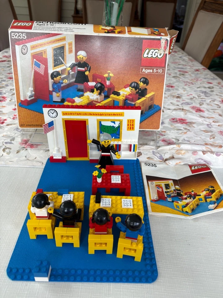 1982 LEGO Homemaker 5235-2 Schoolroom 99.99% Complete W/Box & Instructions - Image 3 of 4
