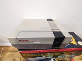 Working NES Nintendo Entertainment System Game Console With Challenge Set Box