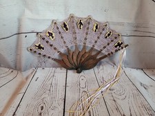 Ventaglio vintage all'uncinetto viola con fiori a mano con manici in legno film prop 