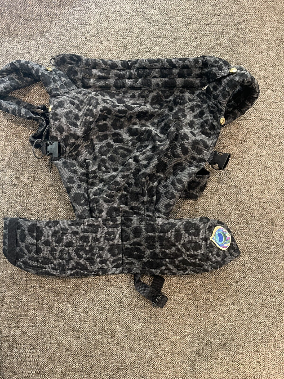 Artipoppe Zeitgeist Baby Carrier in Black Leopard barely used 370