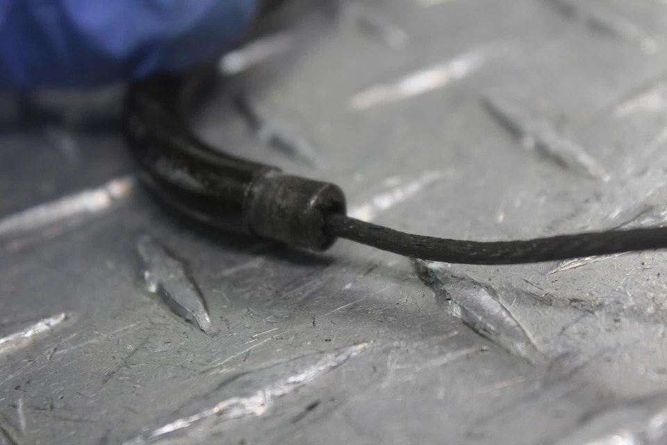 LINHA DE CABOS DE EMBREAGEM 1996 SUZUKI GSXR750W - Imagem 3 de 4