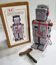 TIN TOY ROBOT 3.75" MS502A Easelback Wind Up Walking Litho Metal NIB