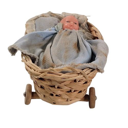 Muñeca bebé alemana miniatura vintage de plástico en cesta tejida casa de muñecas - Imagen 5 de 7