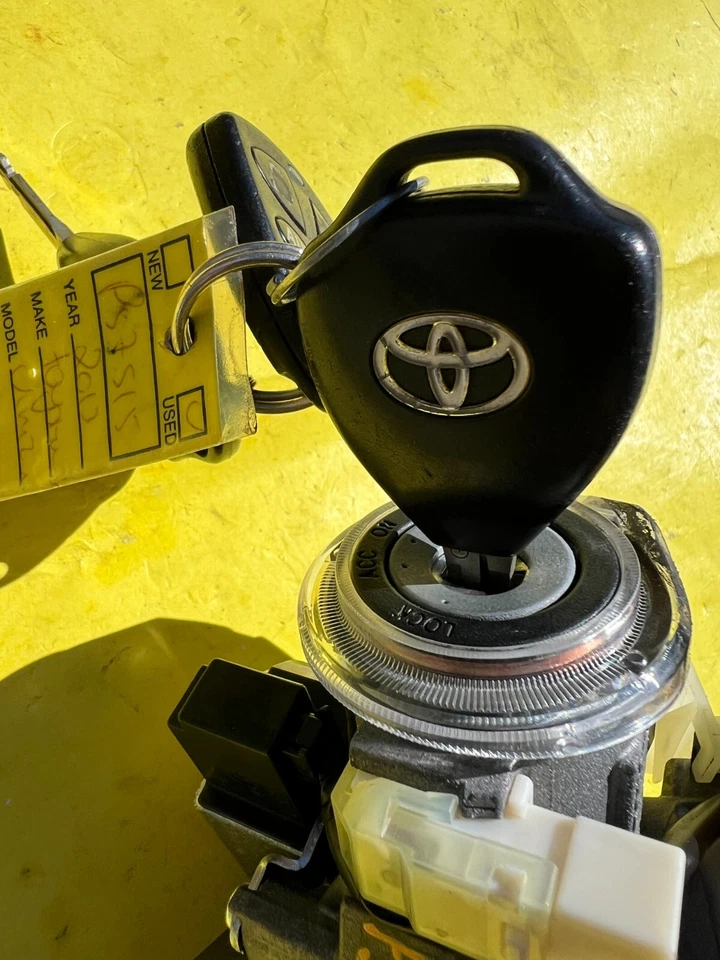 2013-2015 TOYOTA VENZA IGNITION SWITCH LOCK CYLINDER W/ KEYS OEM 89783-0T010 - Image 3 of 4