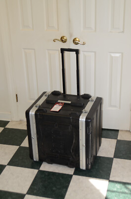 Gator GRR-8PL 8U Rack Case with Built-in Power Supply and Wheels