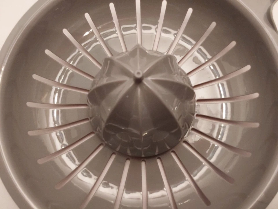 Oster 11 Cup Wide Mouth Food Processor FPSTFP4255 Replacement Juice Tray - Image 3 of 4