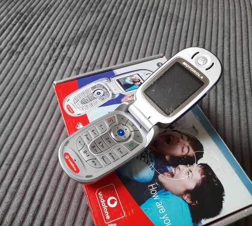 NEW Motorola V550 100% NEW 100% Oryginał Telefon Komórkowy Unlocked , Bluetooth - Zdjęcie 7 z 7