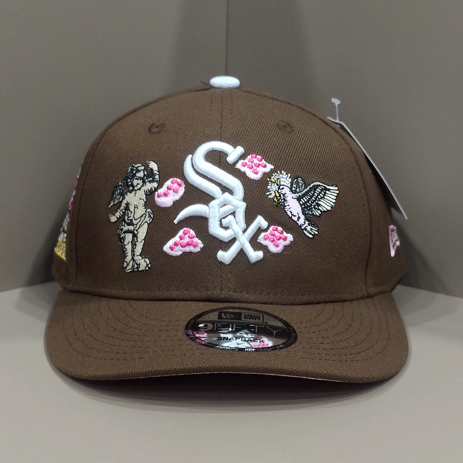 CHICAGO WHITE SOX Casual Brown Flat Brim Cap with Angel Embroidery Adjustable
Opens in a new window