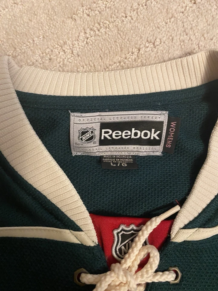 Reebok Womans L/G Minnesota Wild Signed #11 Parise Green Jersey - Изображение 2 из 3