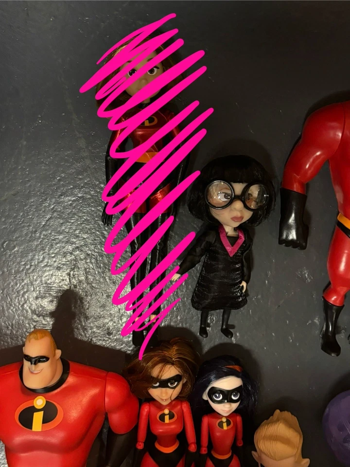 The Incredibles Family Doll/Action Figure Lot - Image 3 of 4