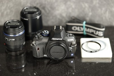 Olympus E-420, 14-42mm, 40-150mm, UV, 2.Akku, (Zubehörpaket)