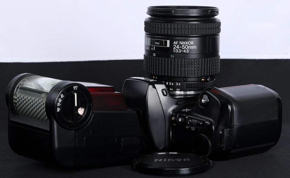 Nikon F-601 QD 35mm Film AF SLR + AF Nikkor 24-50/3.3-4.5 Lens & SB-20 Flash Kit - Image 2 of 4