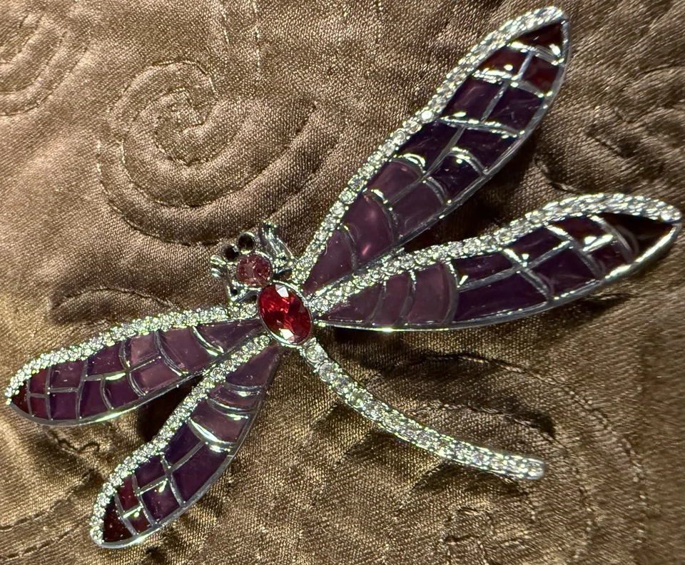 Broche libélula Lauren Ralph Lauren con pedrería rosa y púrpura Foto 4 de 4