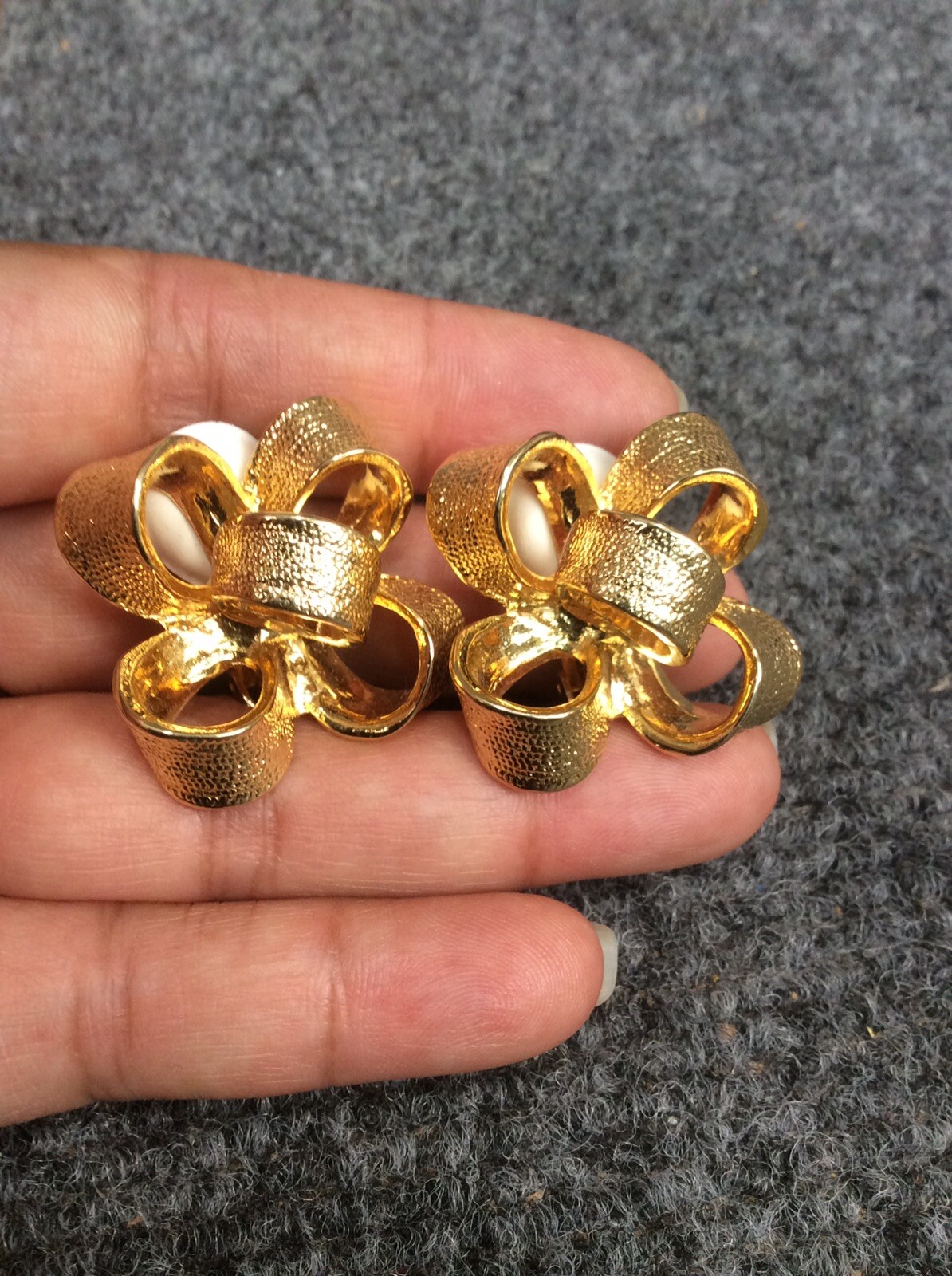 Statement vtg KJL Kenneth Jay Lane bow knot  gold… - image 1