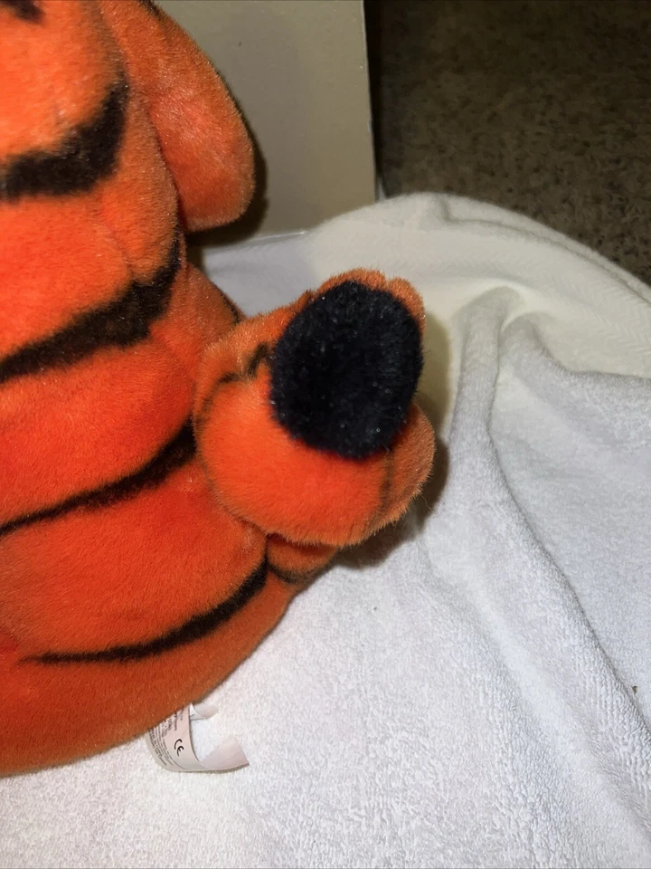 Peluche cola enrollada Tigger de 16" de Disney Foto 3 de 4