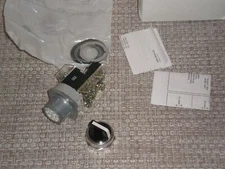 New! Allen Bradley 800T-H2KB6AALX 30mm Selector Switch 2-Position Maintained