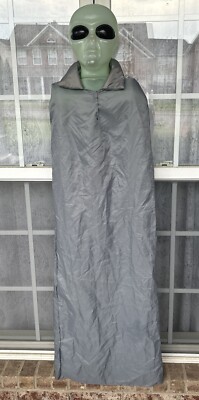 Alien Hanging Blow Mold Gray Nylon Cape 5' VTG 1999 Paper magic Group . Read