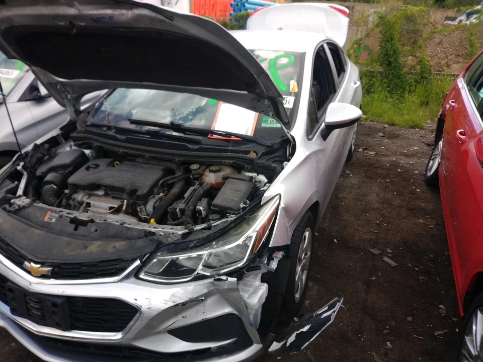 2018 Chevrolet Cruze Center Console Lid Silver OEM 84085494 112k Miles - Imagem 4 de 4