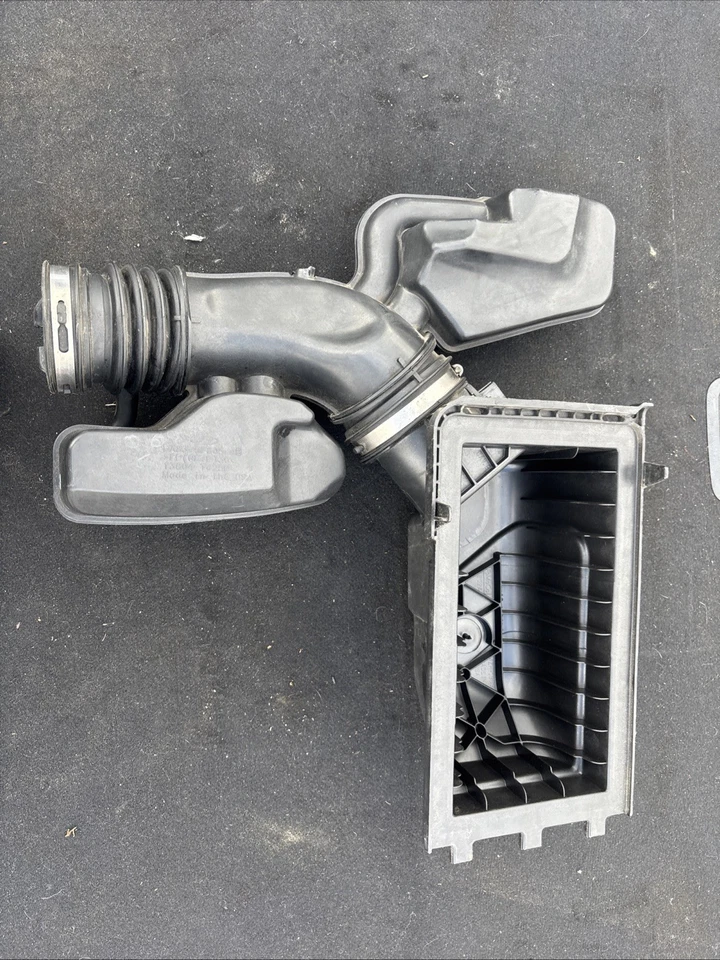 Tubo de admisión de aire 13-16 Ford Lincoln MKS y caja de filtro de aire de admisión OEM Foto 2 de 4