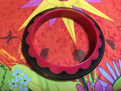 Bakelit Armreif Bracelet ROT Schwarz Ornamente   60er USA   Eye Candy New York