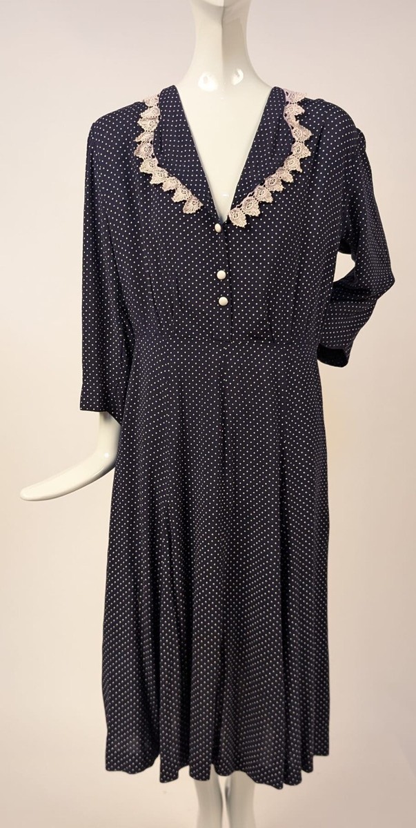 VINTAGE LATE 1930S NAVY + WHITE POLKA DOT DRESS W LACE TRIMMED COLLAR VINTAGE LATE 1930S NAVY + WHITE POLKA DOT DRESS W LACE TRIMMED COLLAR