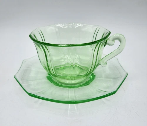 Green Depression Nonagon / Decagon Cup & Sauce Uranium