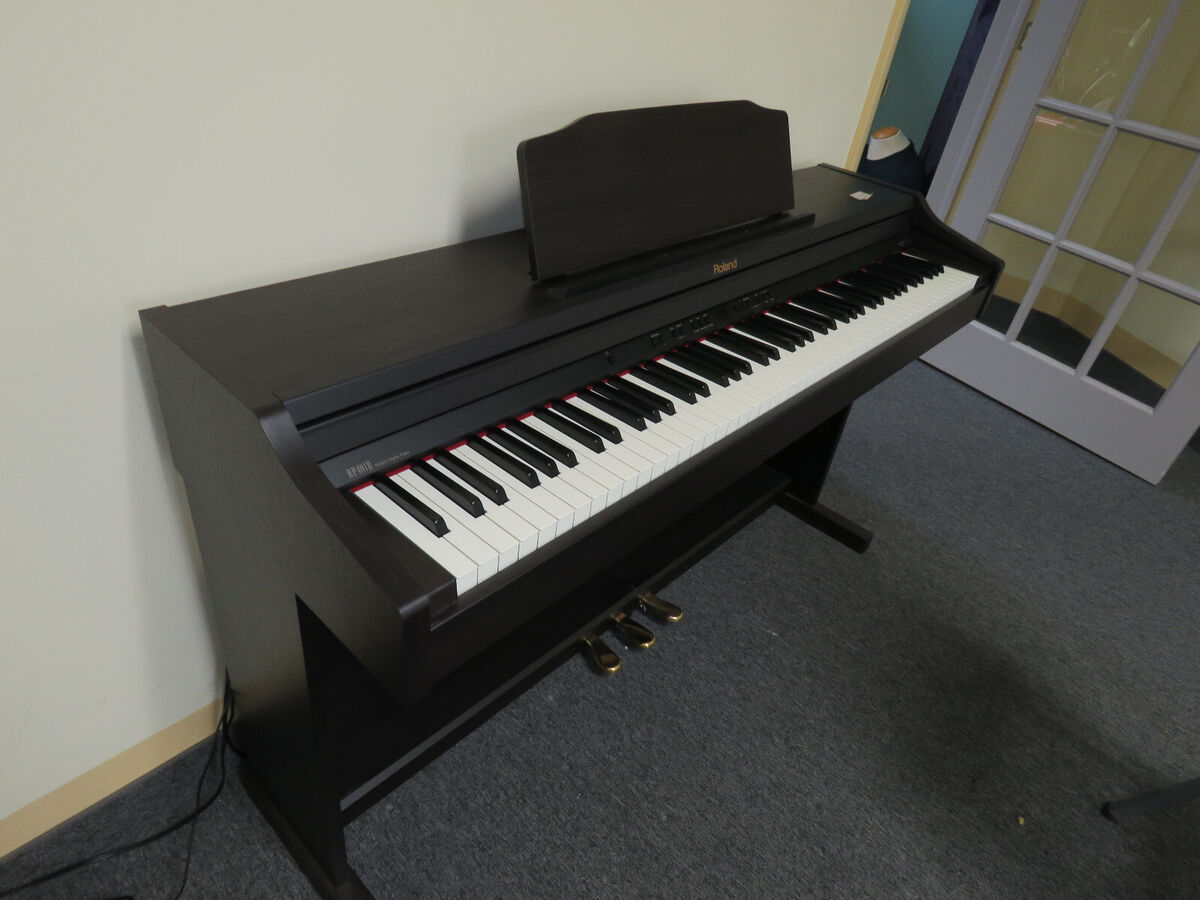 Roland Digital Piano RP401R With Spinet Style Case FREE Roland Digital Piano RP401R With Spinet Style Case FREE