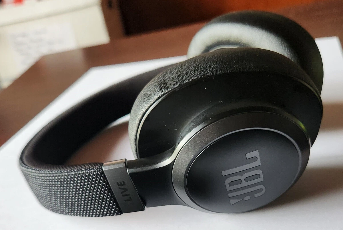 JBL Live 660NC Wireless Over-Ear Headphones in Black