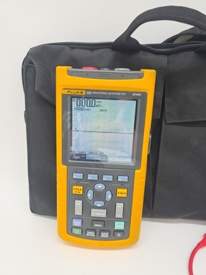 FLUKE 123 Scopemetro Industriale 20 MHz - VENDUTO PER RICAMBI (Display Rotto)