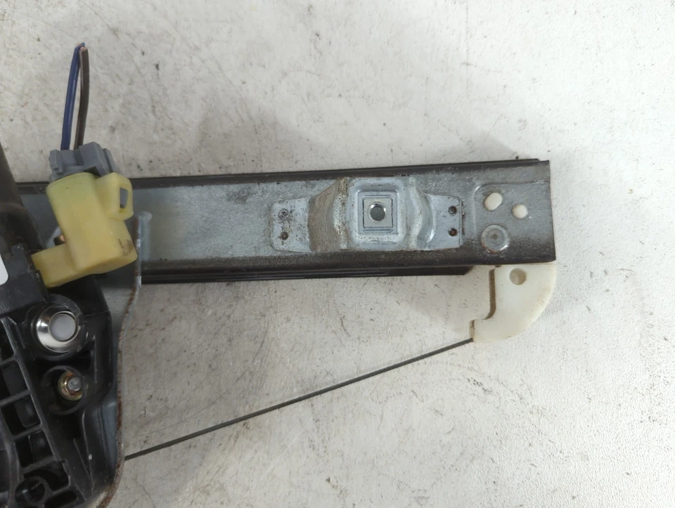 2010 Hummer H3 Driver Left Front Window Regulator DFPMC - Image 4 of 4