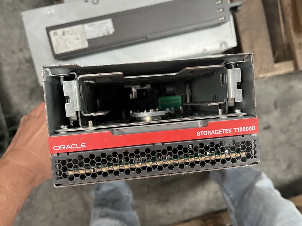 Oracle SUN STK T10000D 8.5TB-21.25TBLibrary Tape Drive 7042136 T10D-FC-SL8500Z - Image 2 of 2