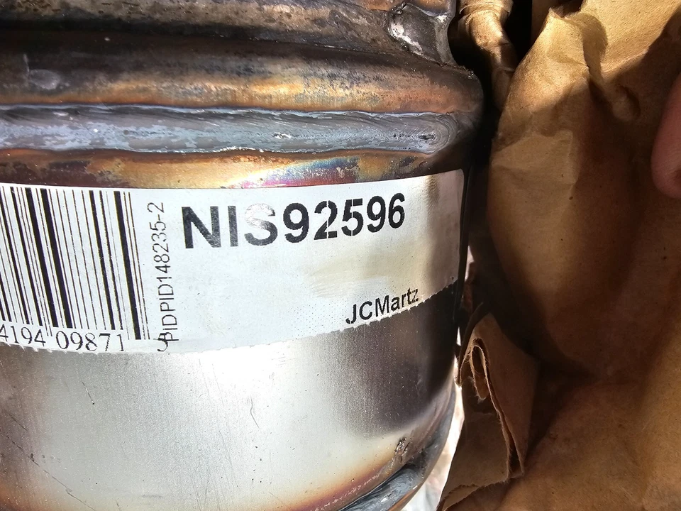 DEC Exhaust Manifold Integrated Catalytic Converter NIS92596 For Nissan Altima - Image 3 of 4