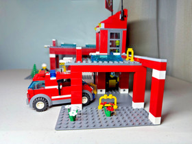 LEGO 7945 - City: Fire Station - 2007 - Retired - 98% Complete