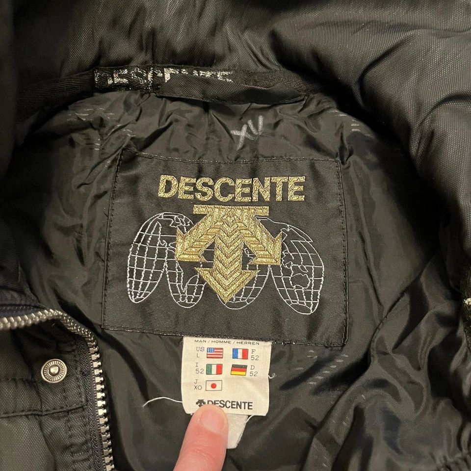 Descente Vintage Ski Vest Mens LG Black Full Zip Retro Insulated Puffer 90s Y2K - Image 2 of 4