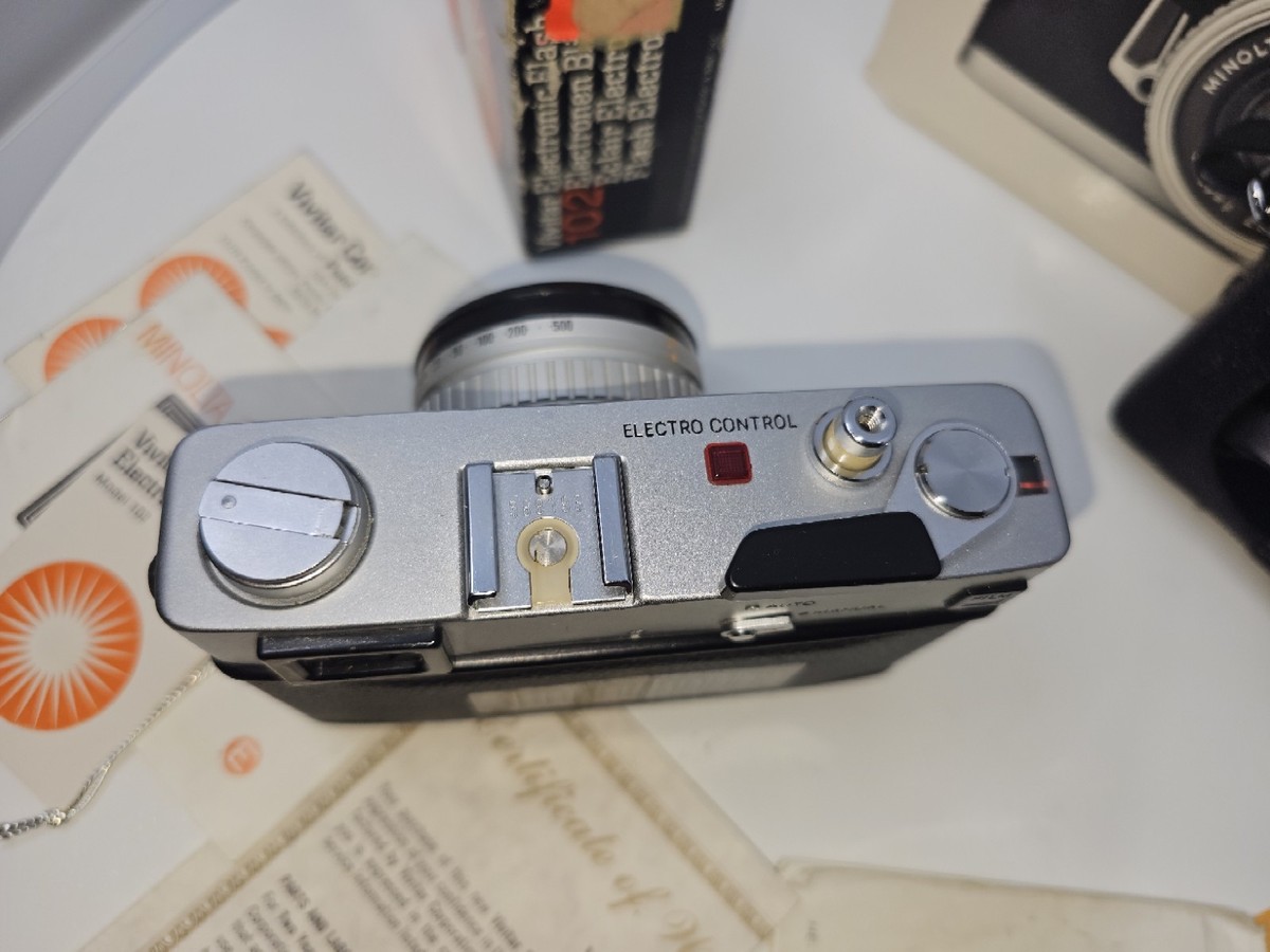 Minolta Hi-Matic E Rangefinder 35mm Film Camera 40mm F1.7