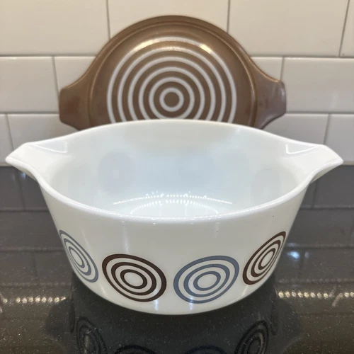 Pyrex Vintage 475 Promotional Cosmopolitan Bullseye Casserole Dish w/Lid 2.5 QT